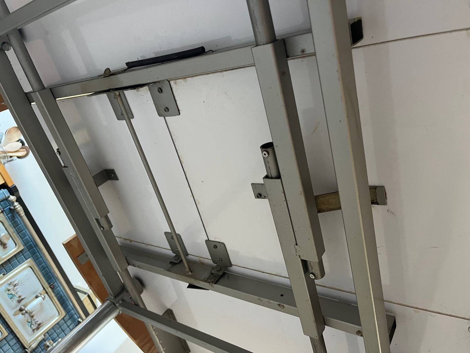 Table ronde extensible en formica, années 70
