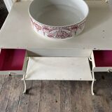 Structure of an old dressing table
