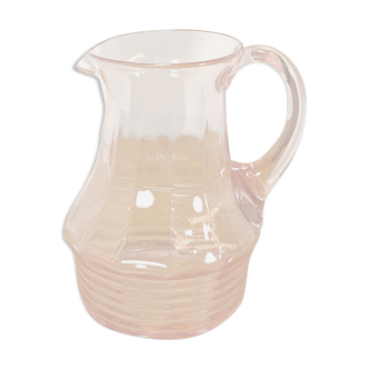 Carafe en verre rose vintage