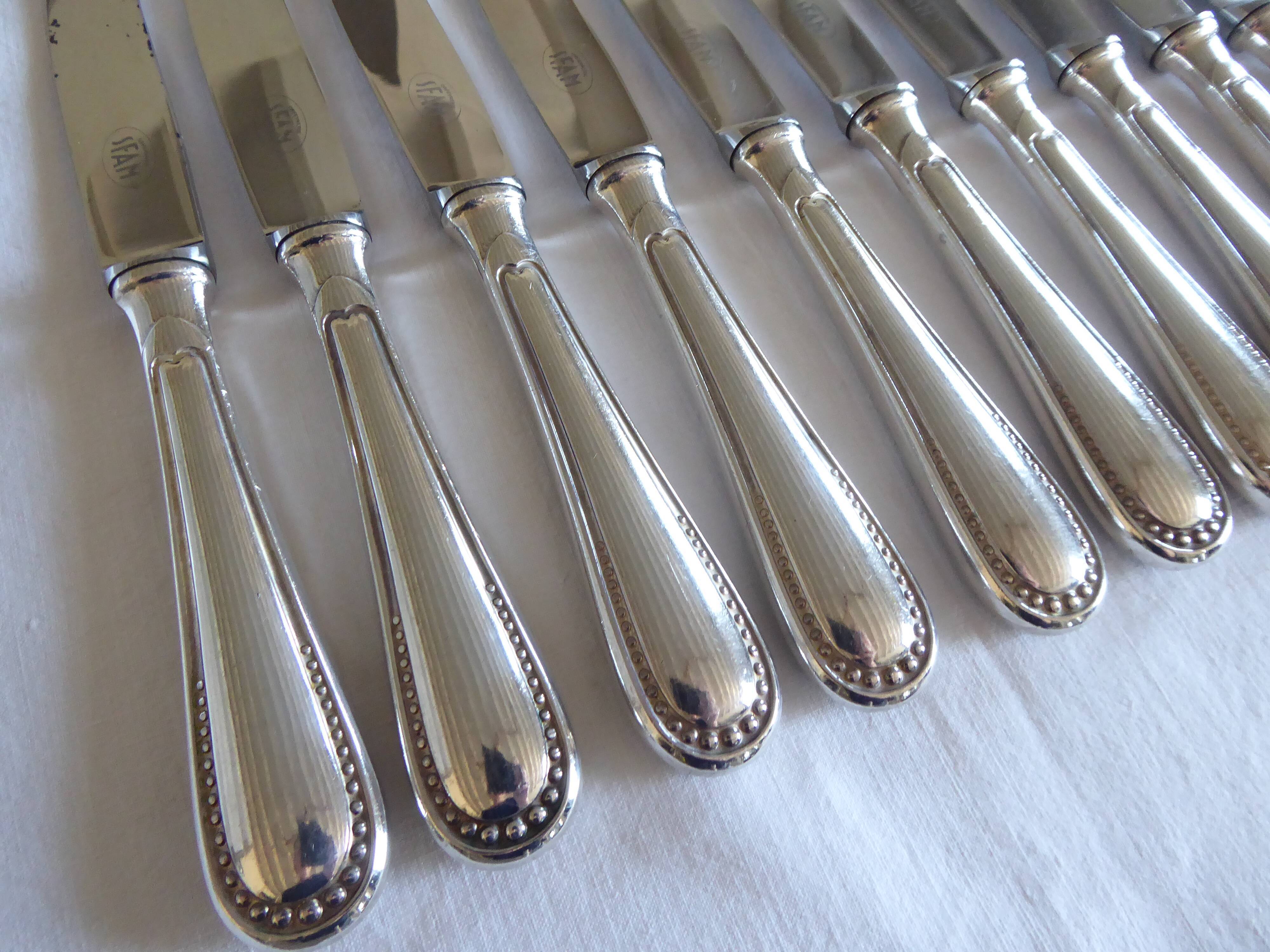 12 couteaux de table métal argenté