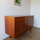 Buffet moderniste des années 1970