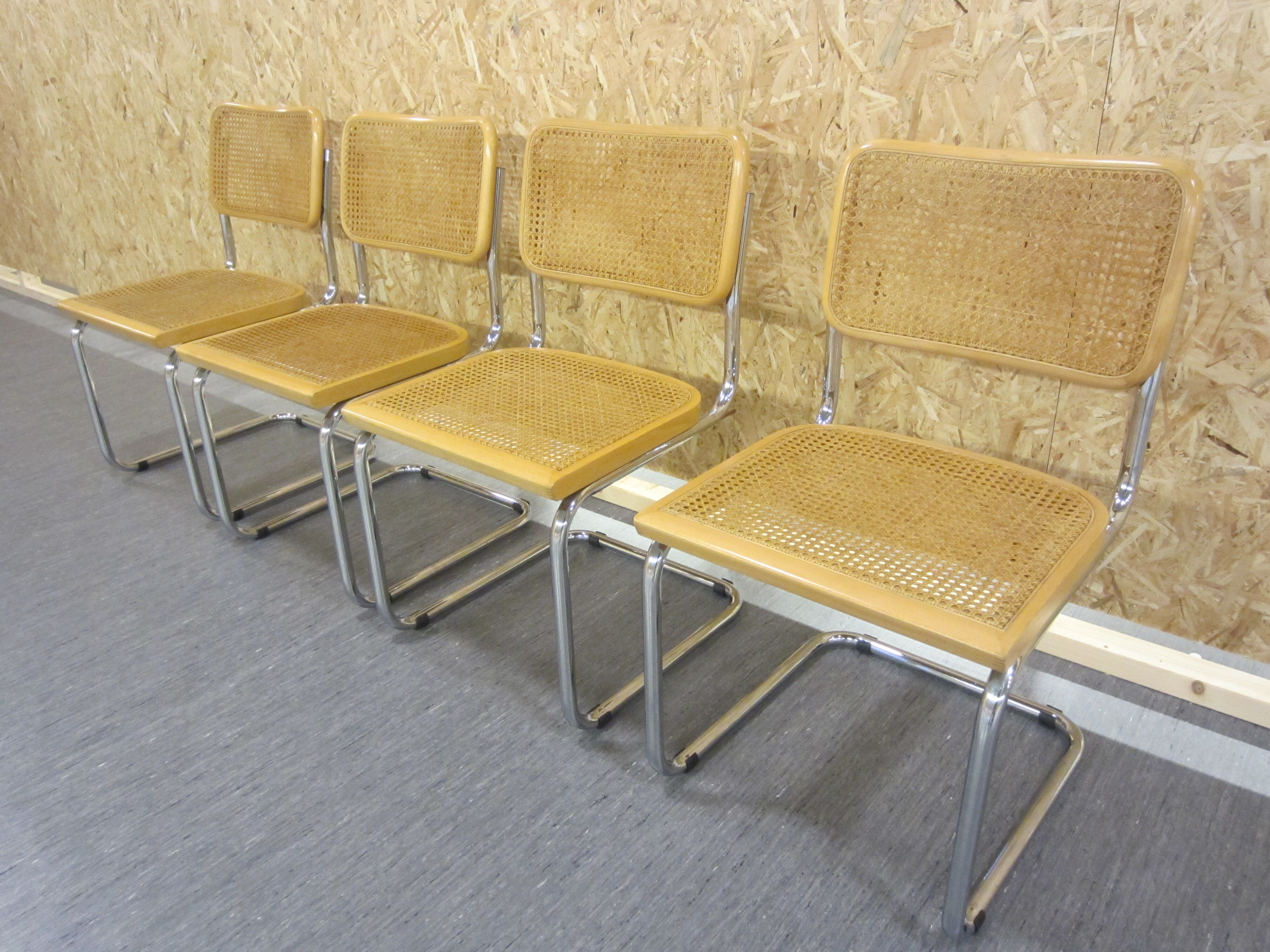 Série de 4 chaises Cesca B32 par Marcel Breuer
