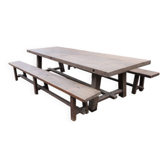 Farmhouse table and its 2 benches