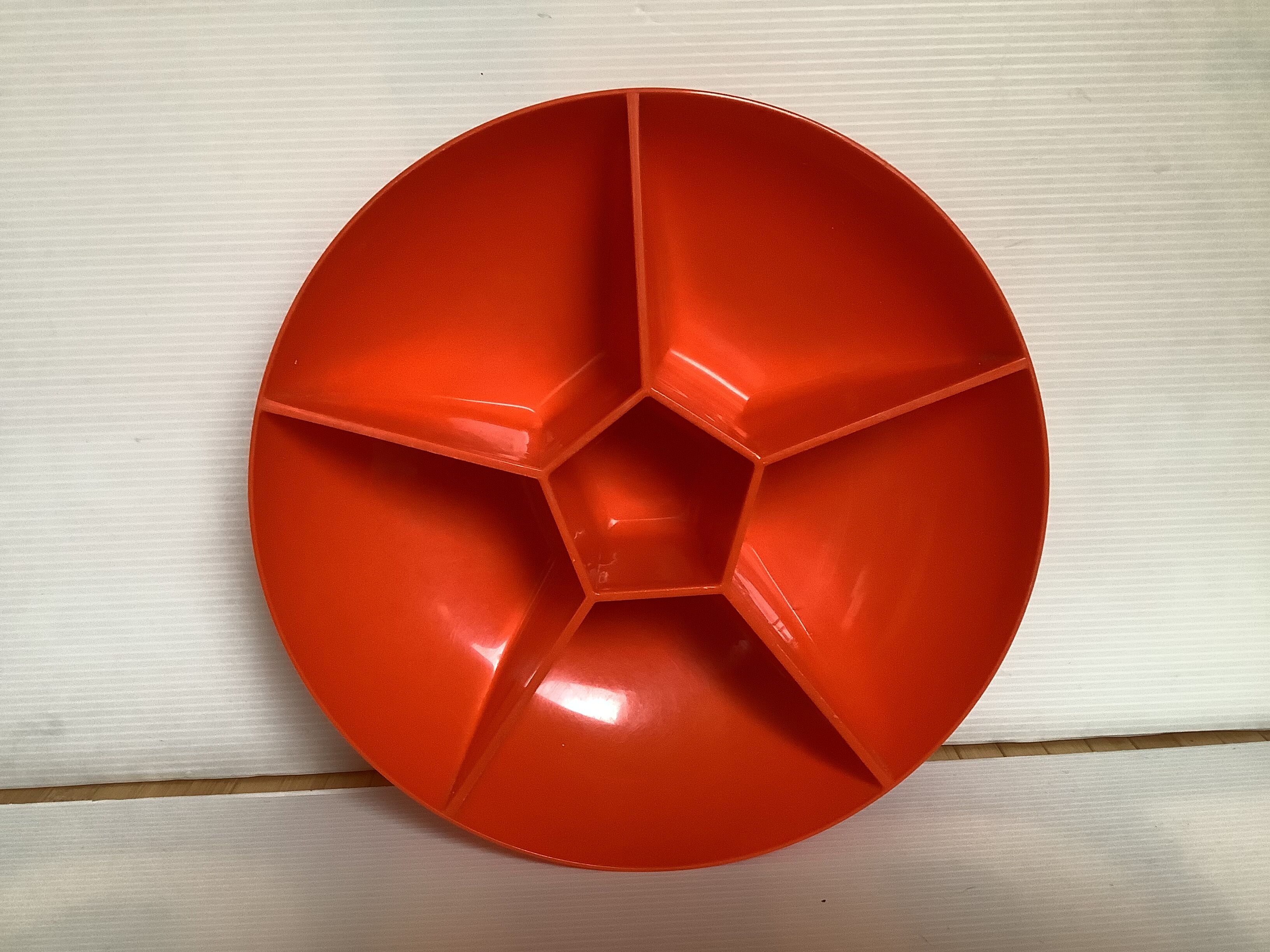 Orange and brown Emsa server