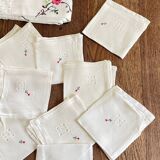 Embroidered tablecloth and 12 vintage napkins