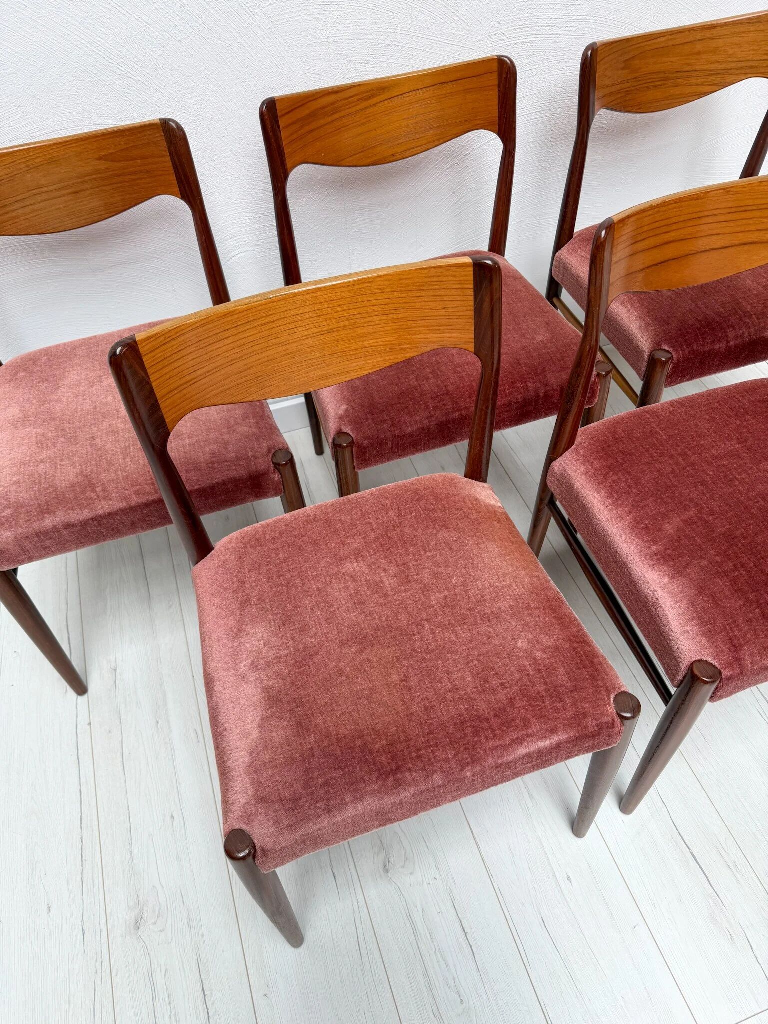 Ensemble de 6 chaises de salle à manger danoise des années 1960 en teck au design mid-century.