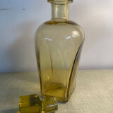Carafe en verre jaune