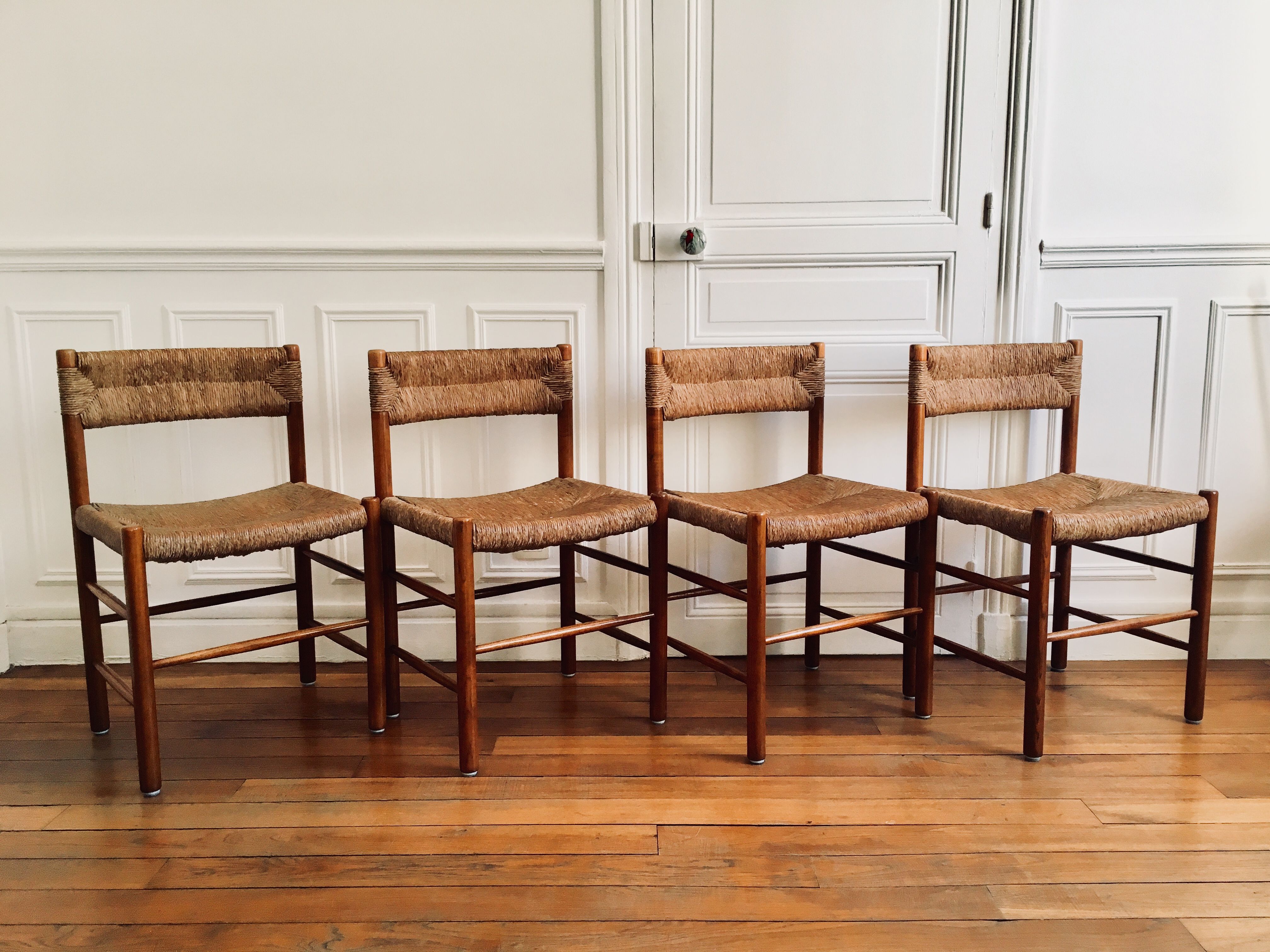 Chaises modèle Dordogne édité par Sentou