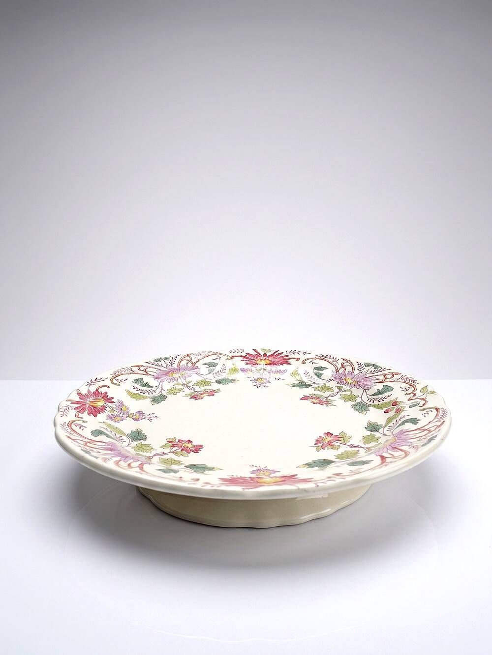 Short antique Longchamp stand with polychrome daisies in earthenware.