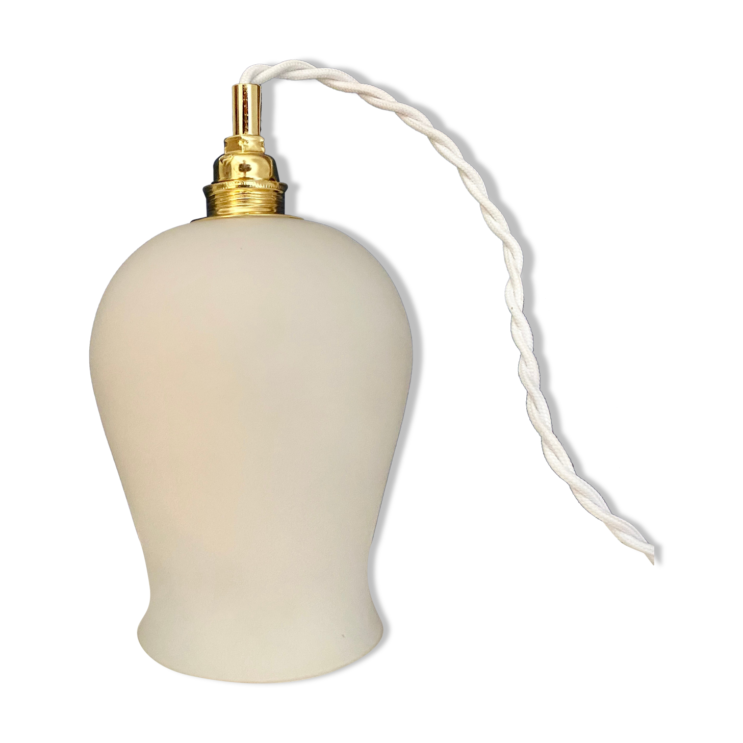 Vintage tulip ride in white opaline