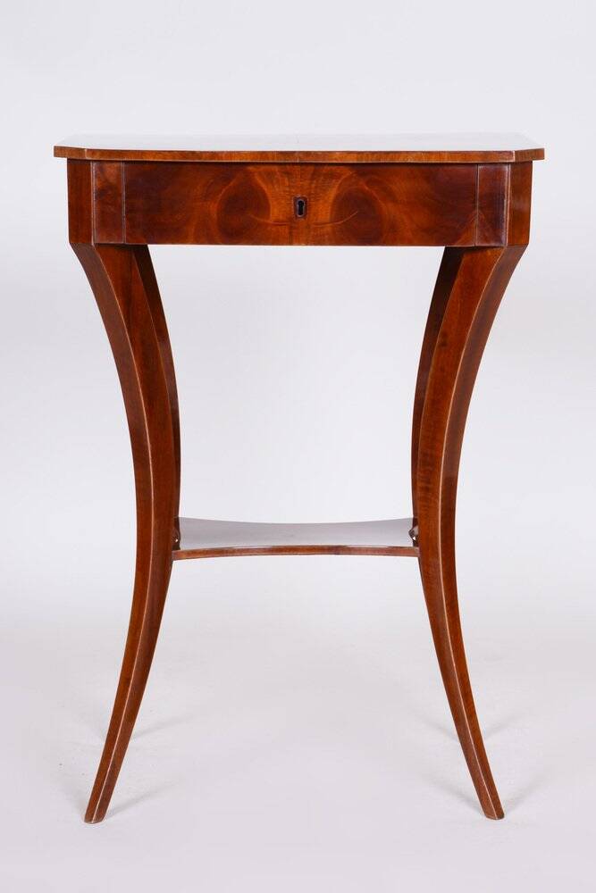 Small Biedermeier Table in Walnut, 1830s