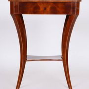 Petite table Biedermeier en noyer, années 1830