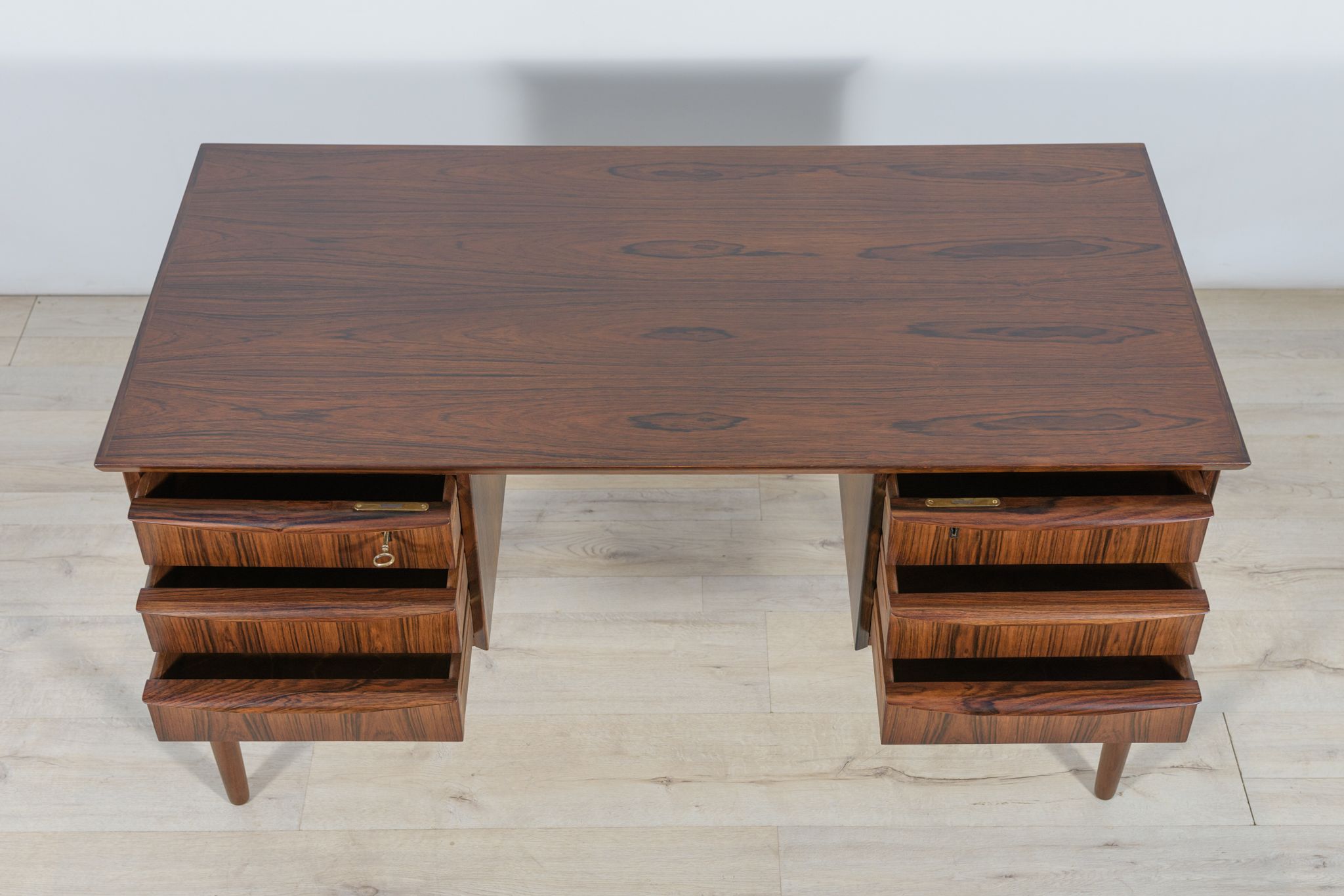 Bureau en palissandre, années 1960