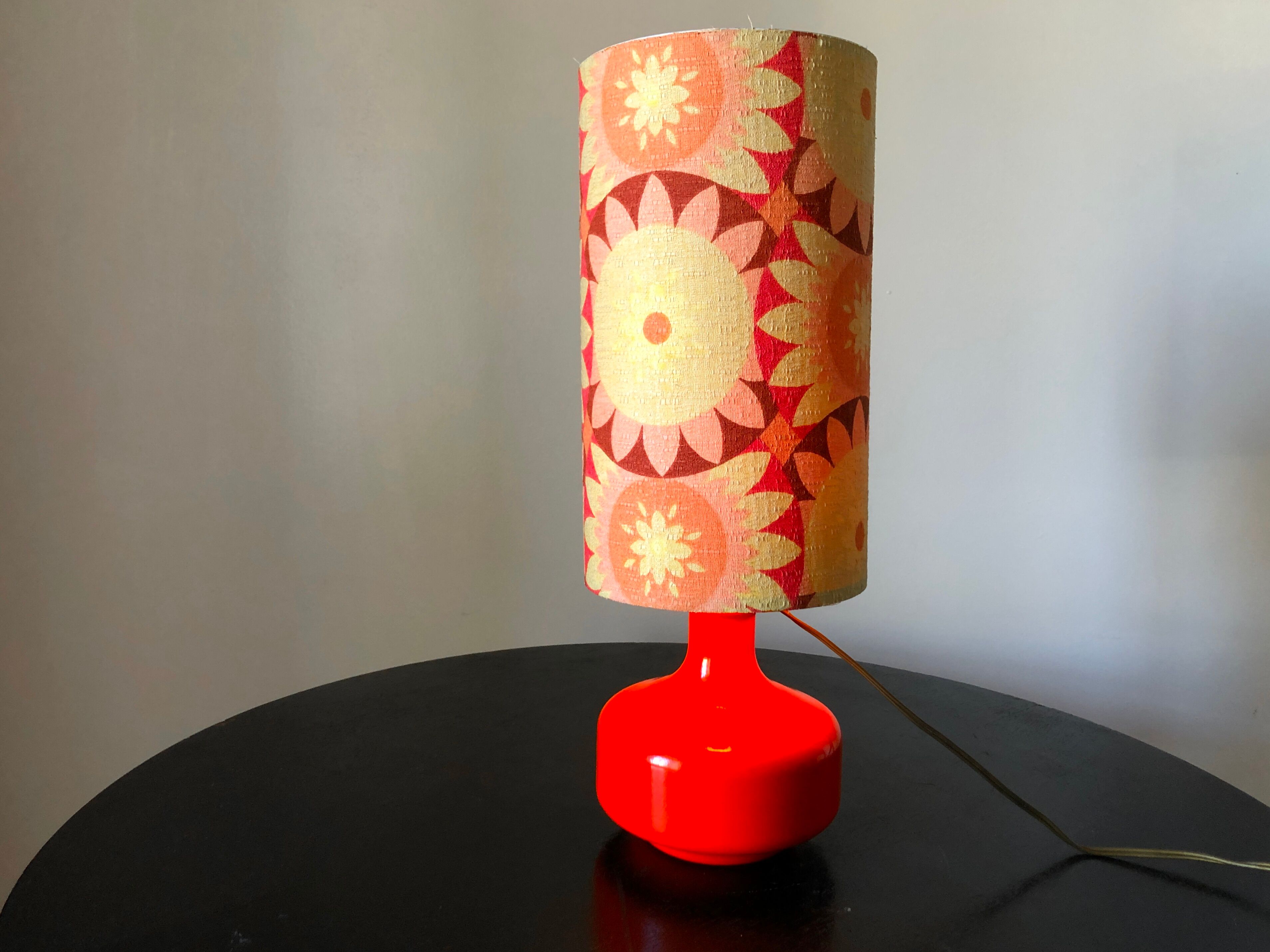 Lampe orange à fleurs 1970