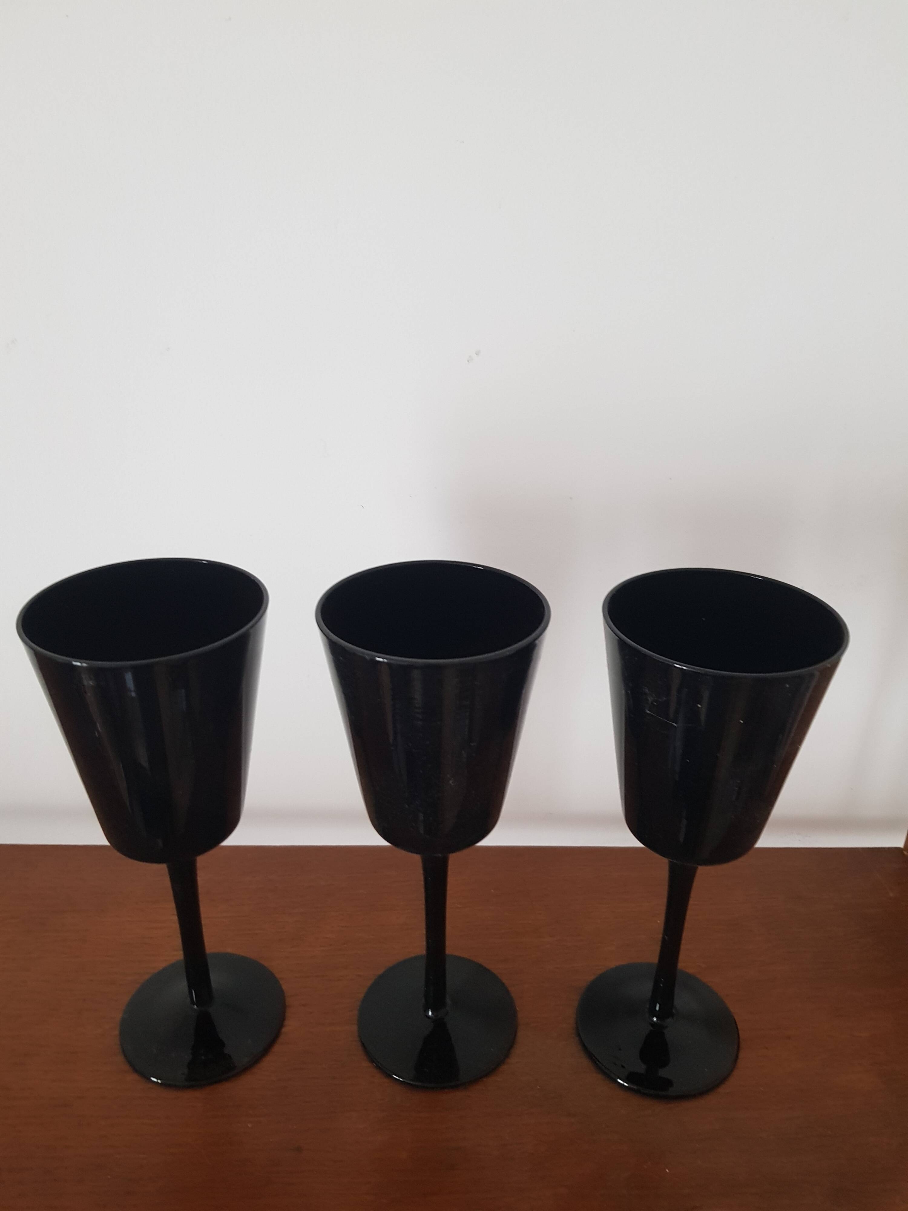 Set of 3 black crystal wine glasses