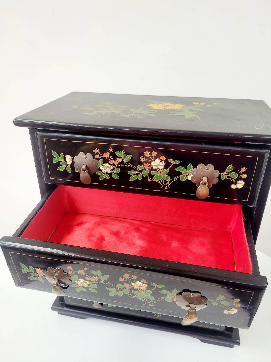Lacquered jewelry box in chest shape with 4 drawers made in Shanghai