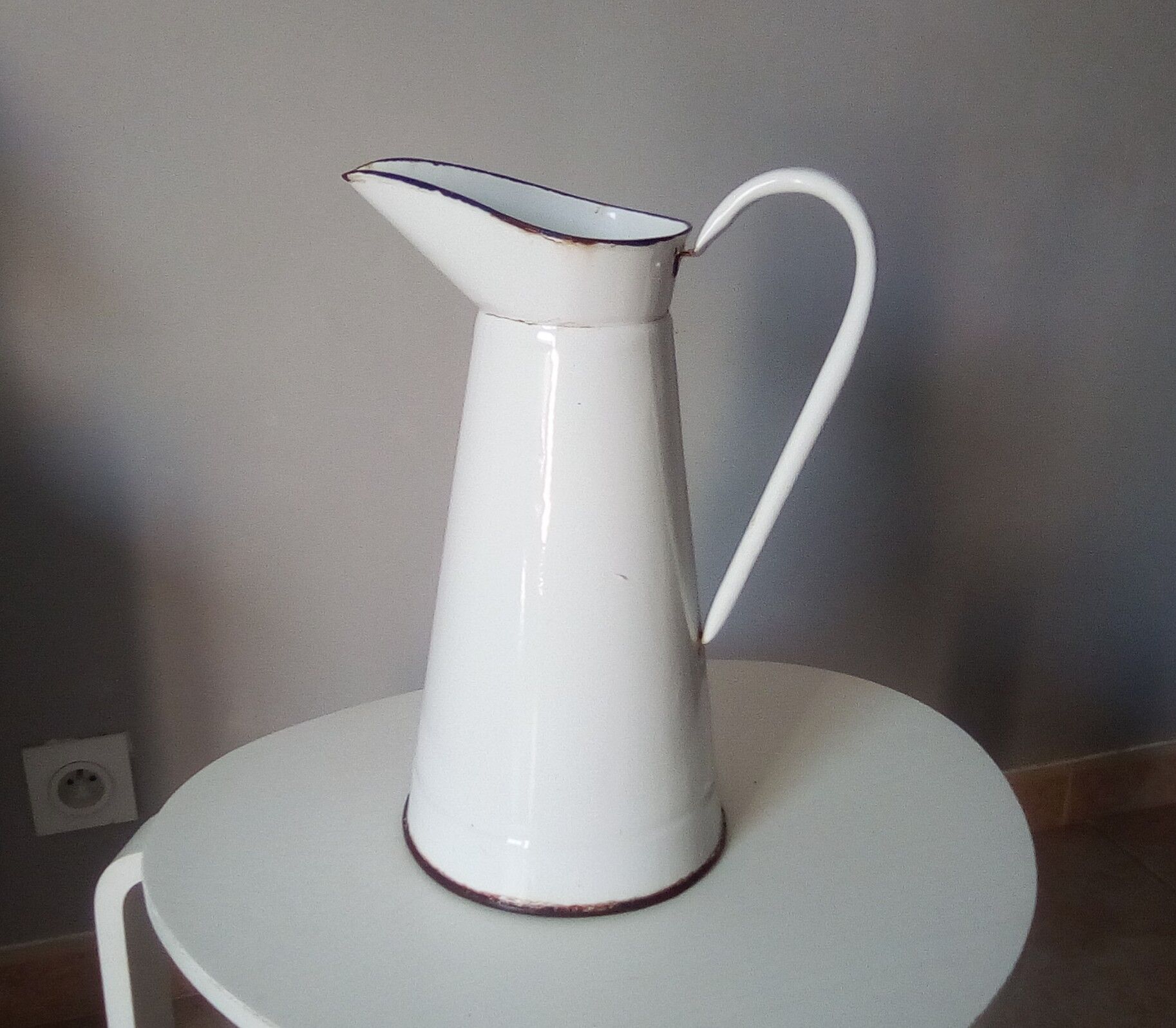 Enamelled water broc 40s