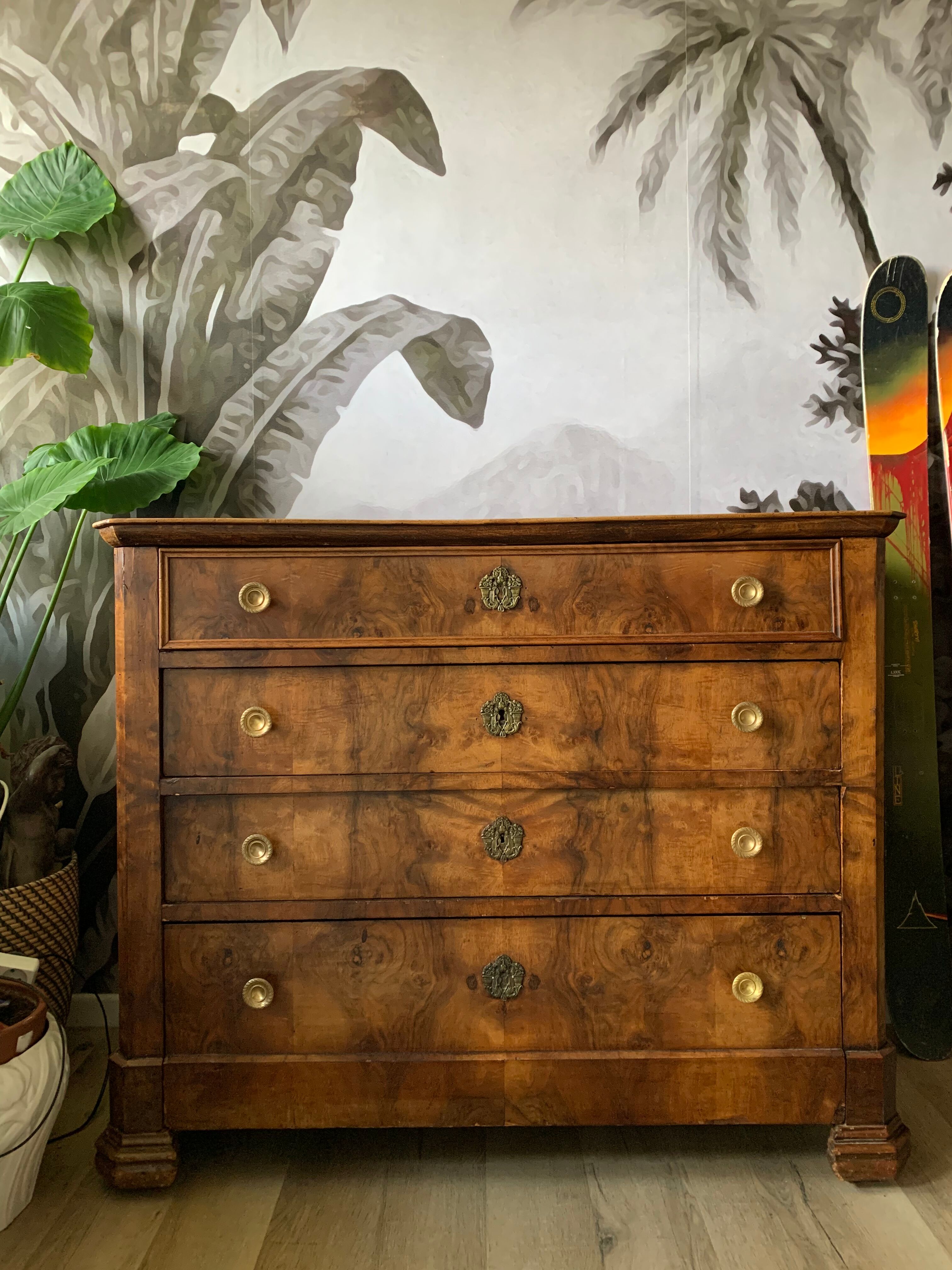 Antique chest of drawers