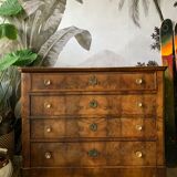 Antique chest of drawers