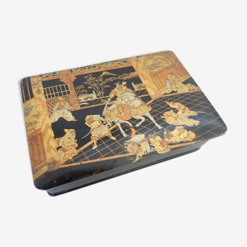 Japanese Napoleon III box in lacquered boiled cardboard decorated with Samourais