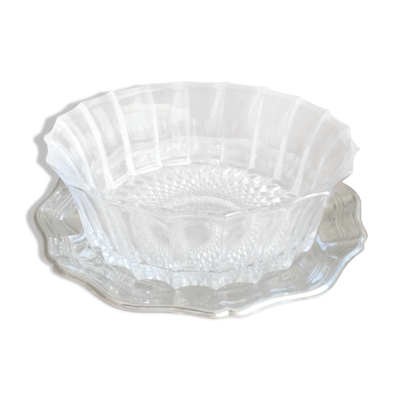 Ravier en cristal taillé sur assiette de présentation en metal argenté