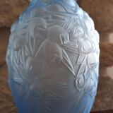 Vase au pin maritime en verre bleu, vers 1930