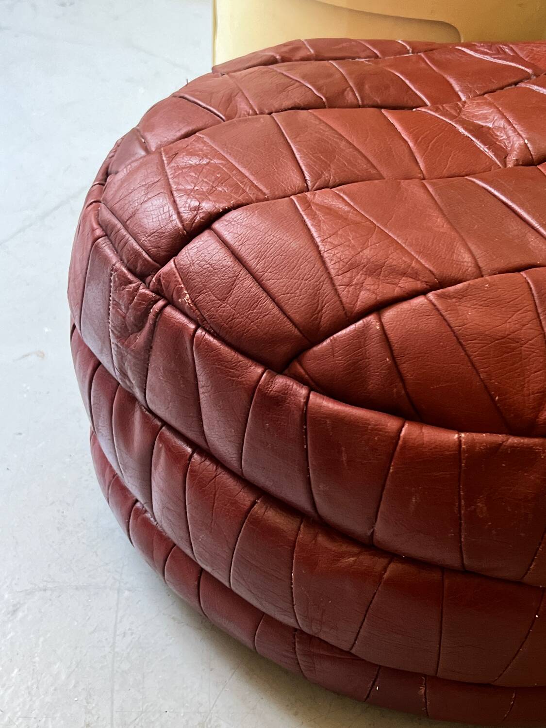 For round leather patchwork Dlg de sede, design 1970.