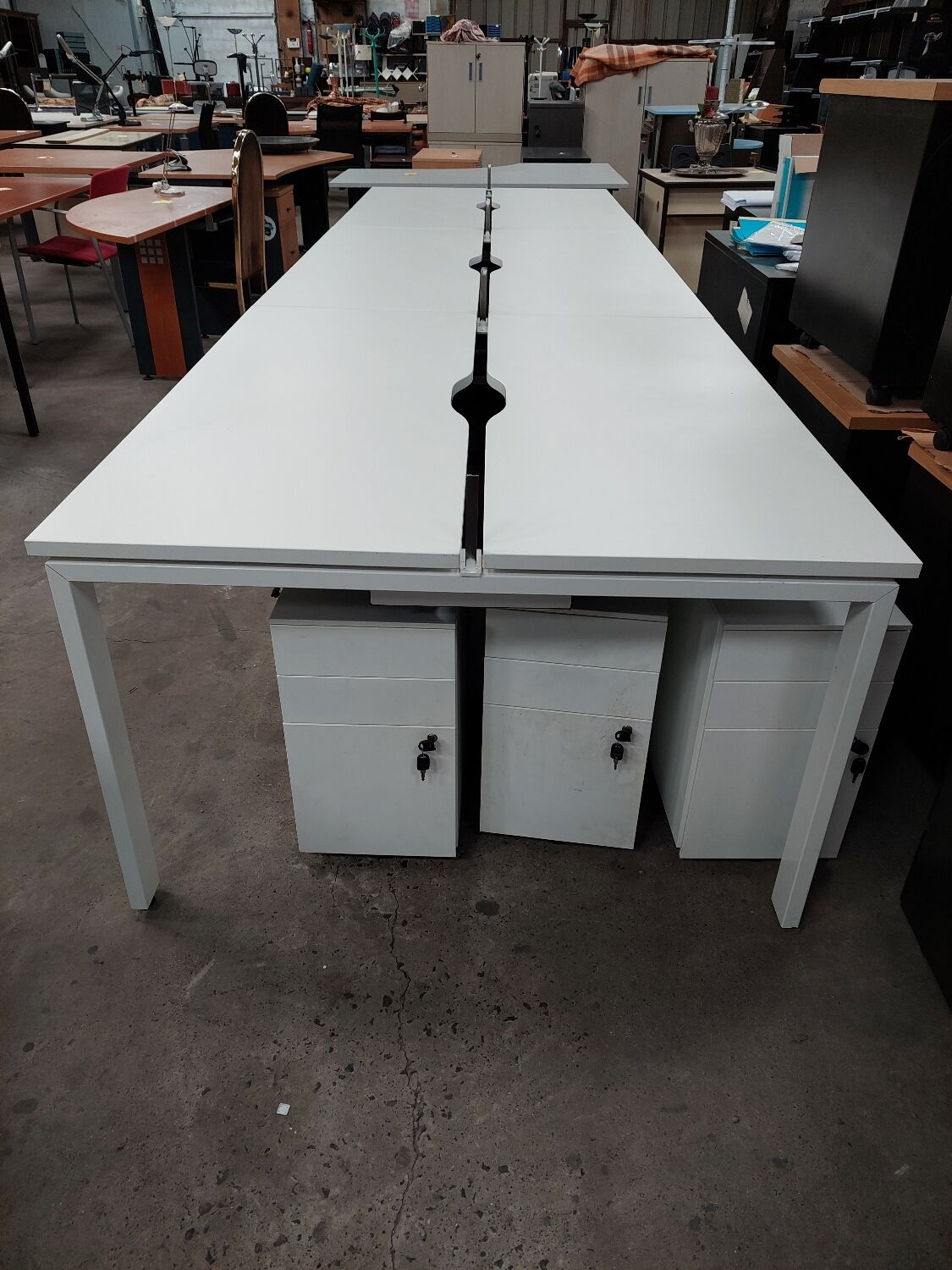 Bench desks 6 workstations with 3 removable partitions used good condition