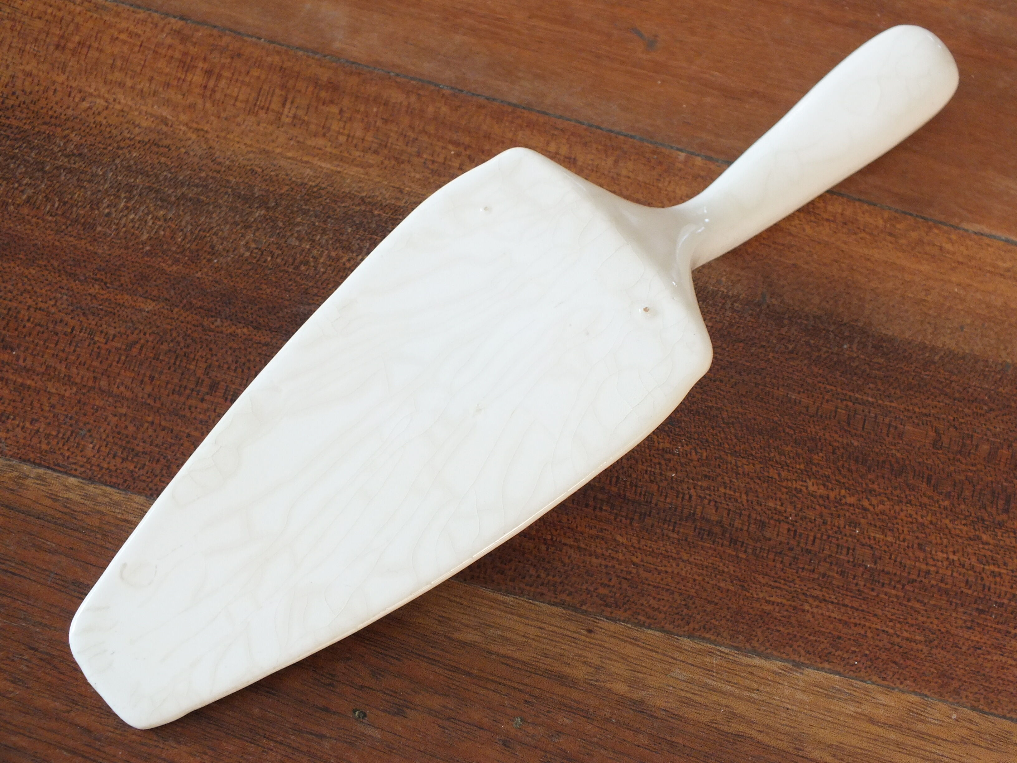 Dish + pie shovel in earthenware Sarreguemines green, cream and gold 1950