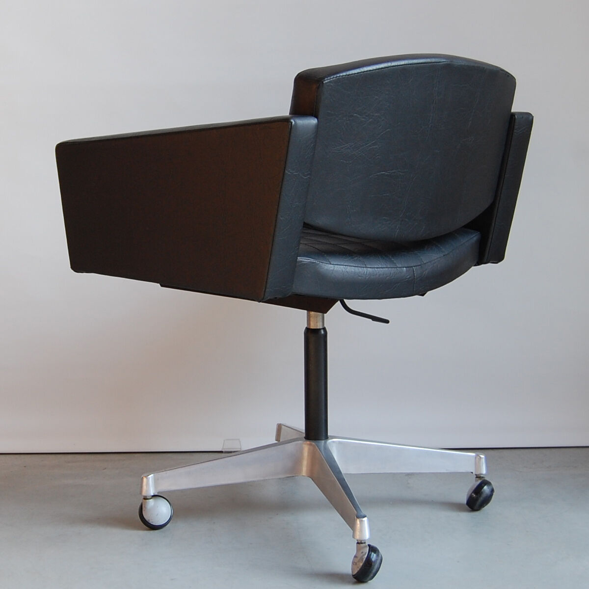 Office armchair conseil by Pierre Guariche for Meurop 1961