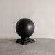 Paire de sculptures rondes vintage en bois noir et marron