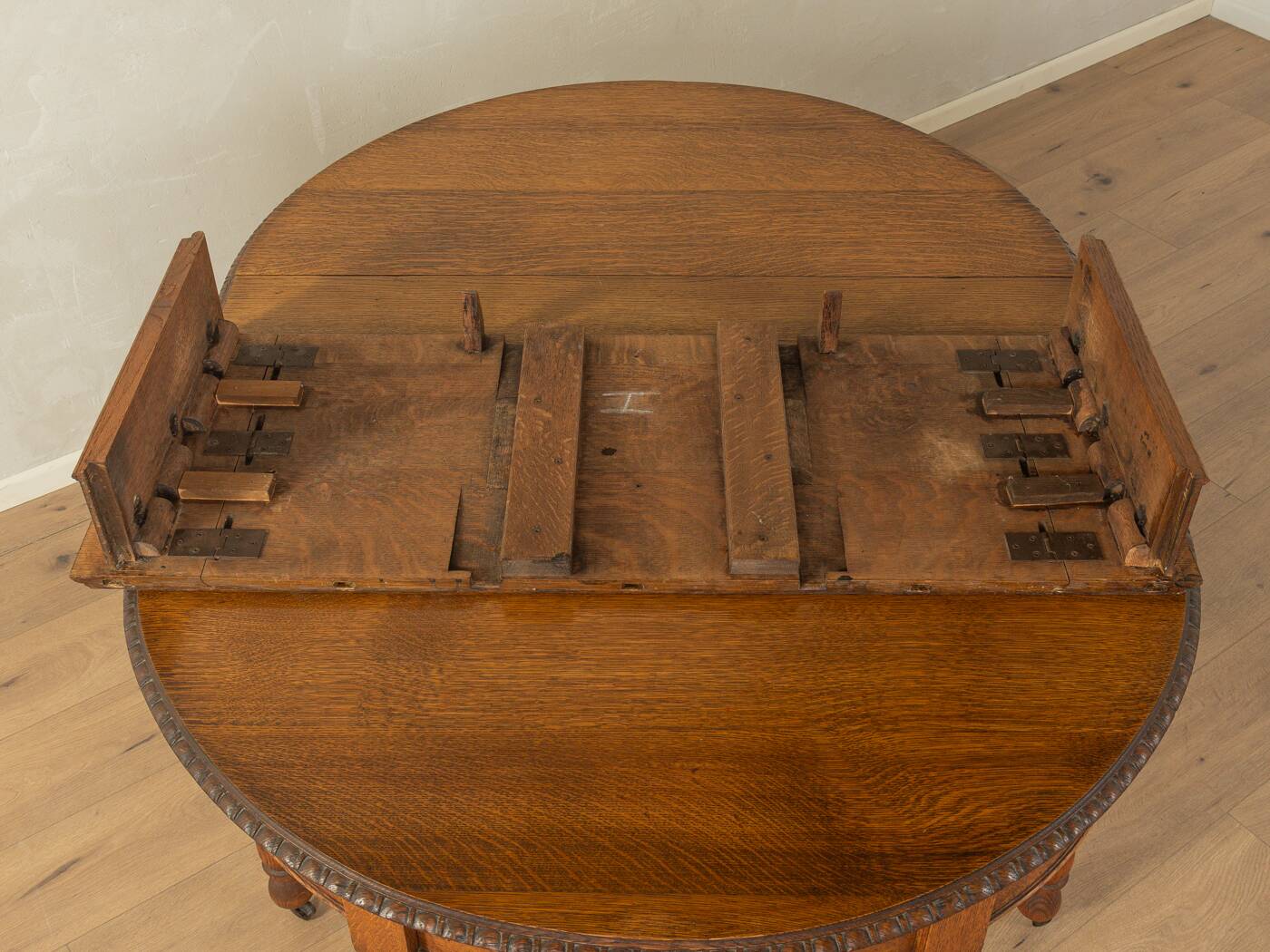 Victorian dining table, around 1840, solid oak, extendable