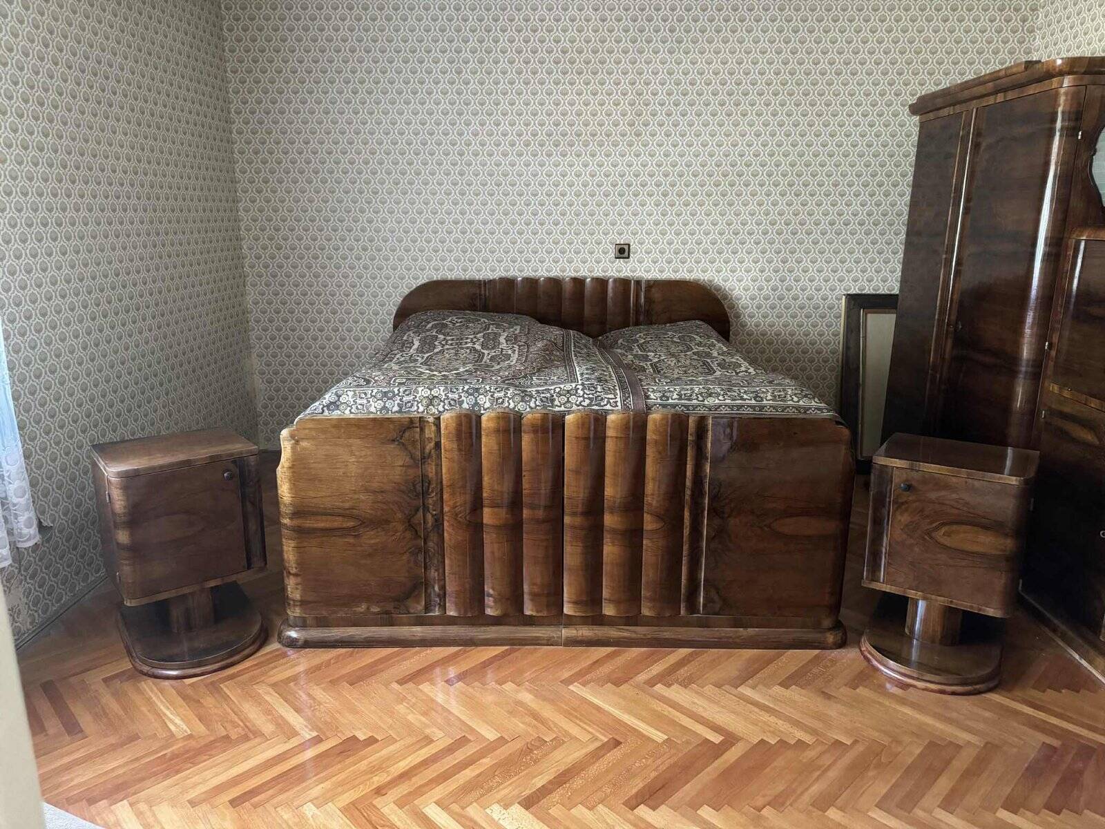 Art Deco bedroom set in walnut veneer, 1930s, set of 3