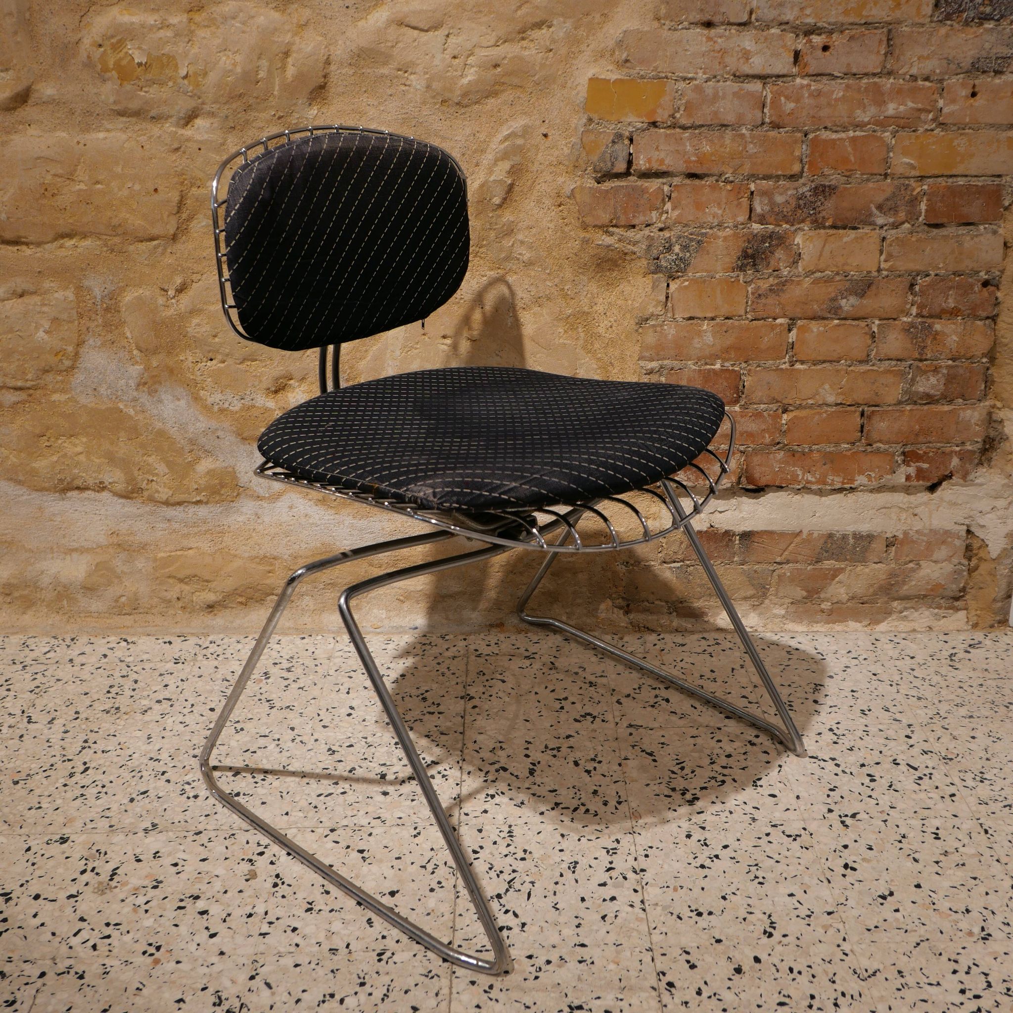 Chaise modèle Beaubourg de Michel Cadestin, 1970