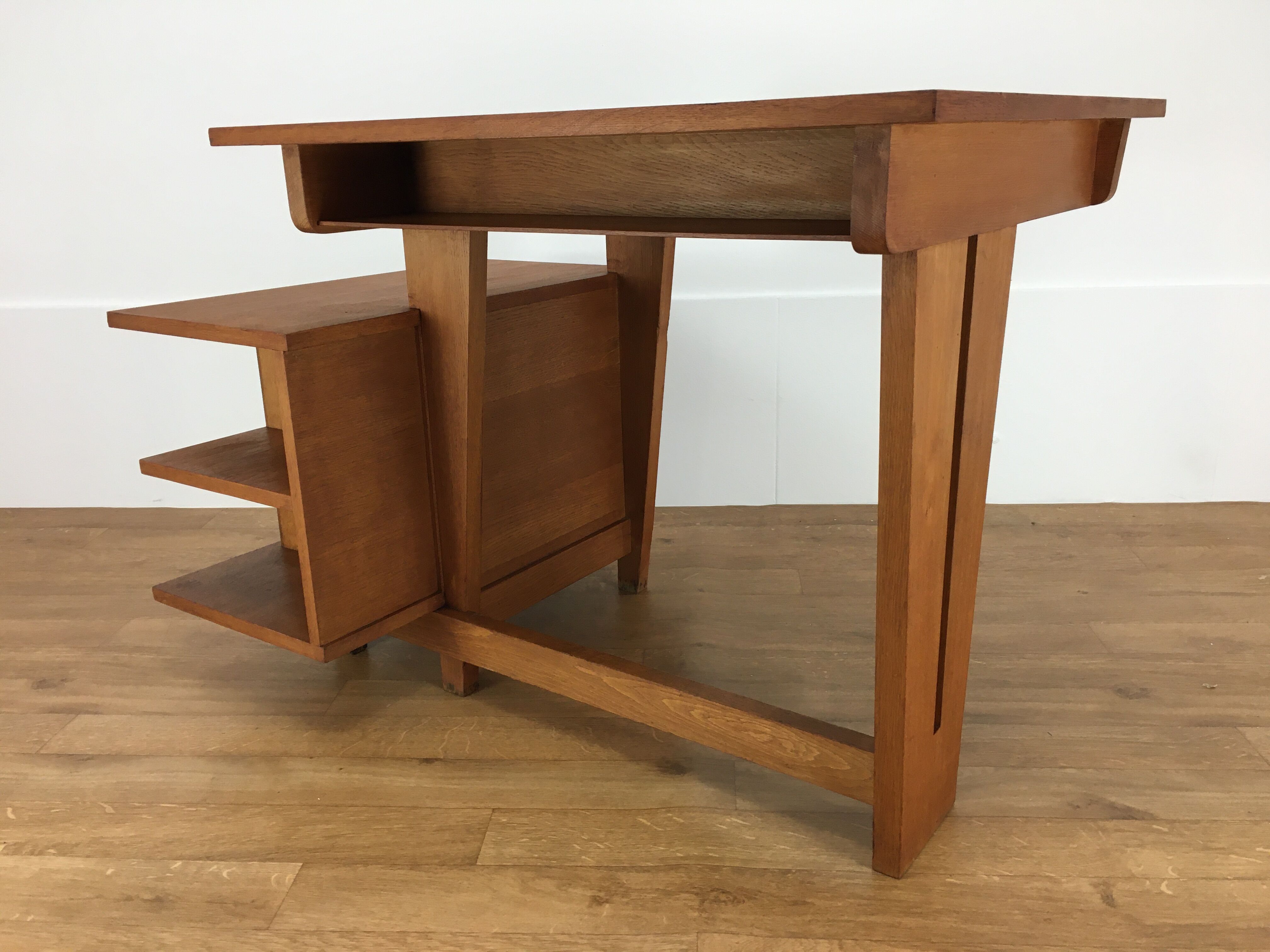 Asymmetric tripod office Reconstruction 1950s