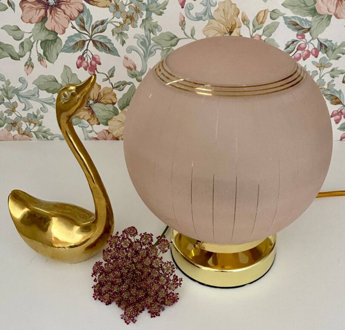 Vintage art deco globe table lamp in pink granite glass