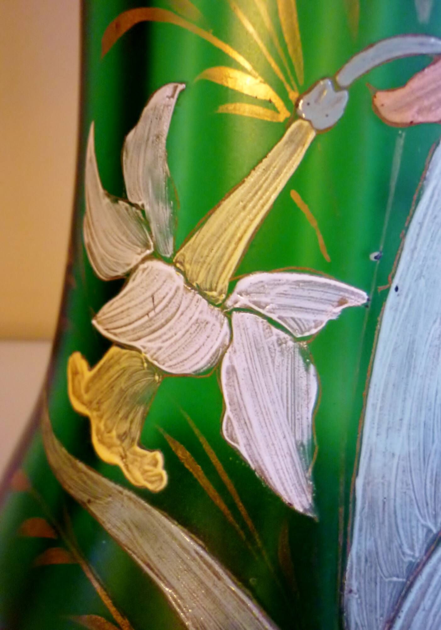 Vase with daffodils in blown glass, enameled, gilded, Legras Montjoye workshops, art nouveau