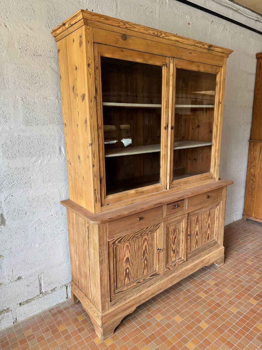 Glass-fronted dresser in pitch pine - Late 19th century