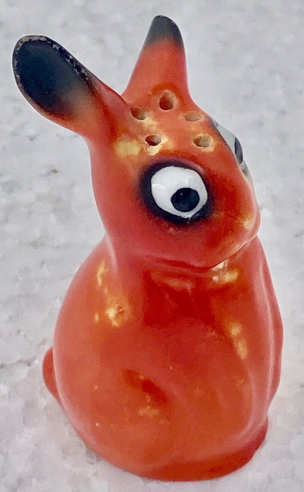Salière ou poivrier porcelaine Pfeffer Gotha représentant un lapin ou un lièvre