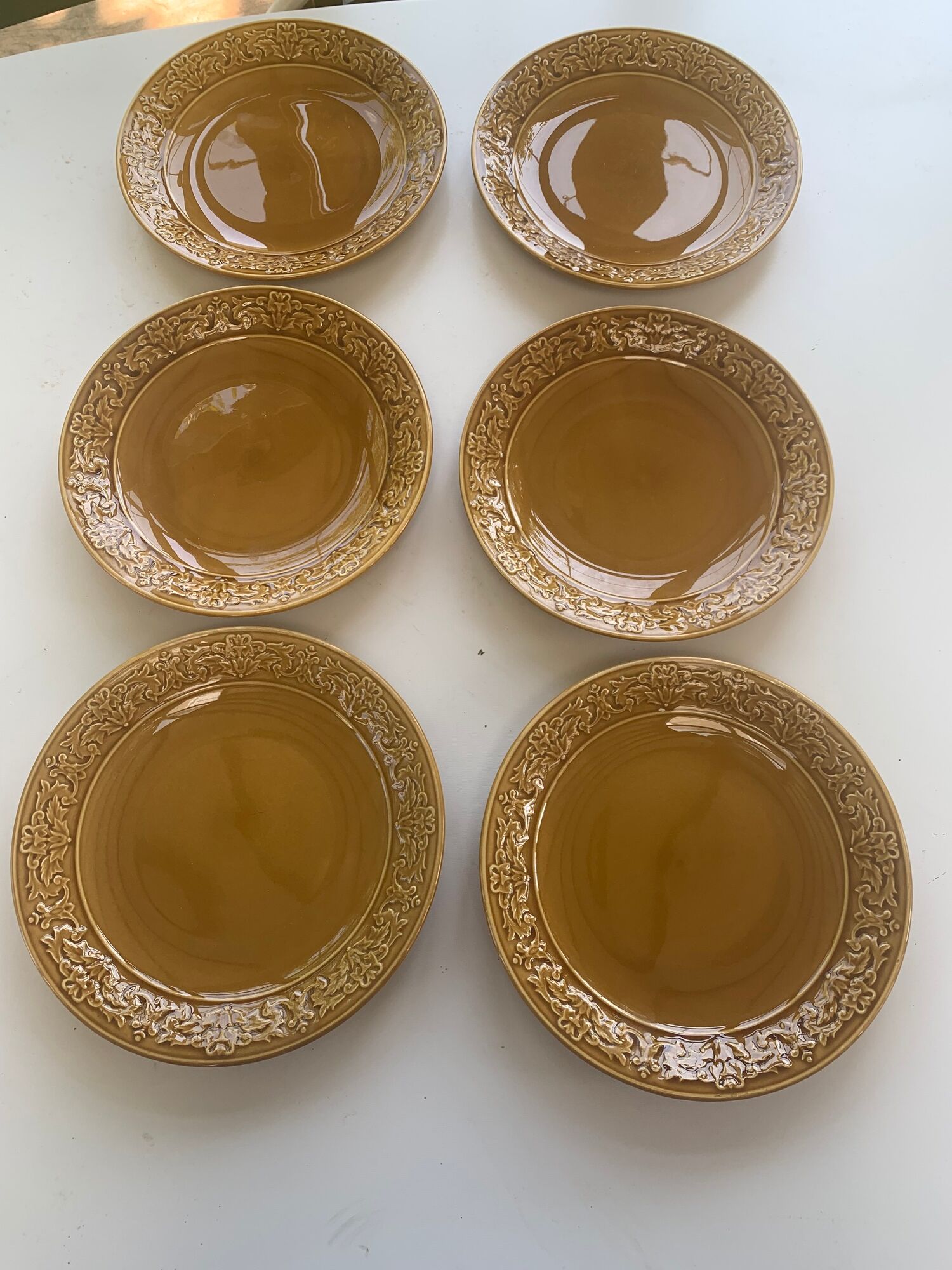 6 flat plates slip, enamelled ceramic ochre, mustard yellow, stamped Gien