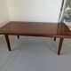 Grande table en teck massif, design Niels Bach, origine Danemark