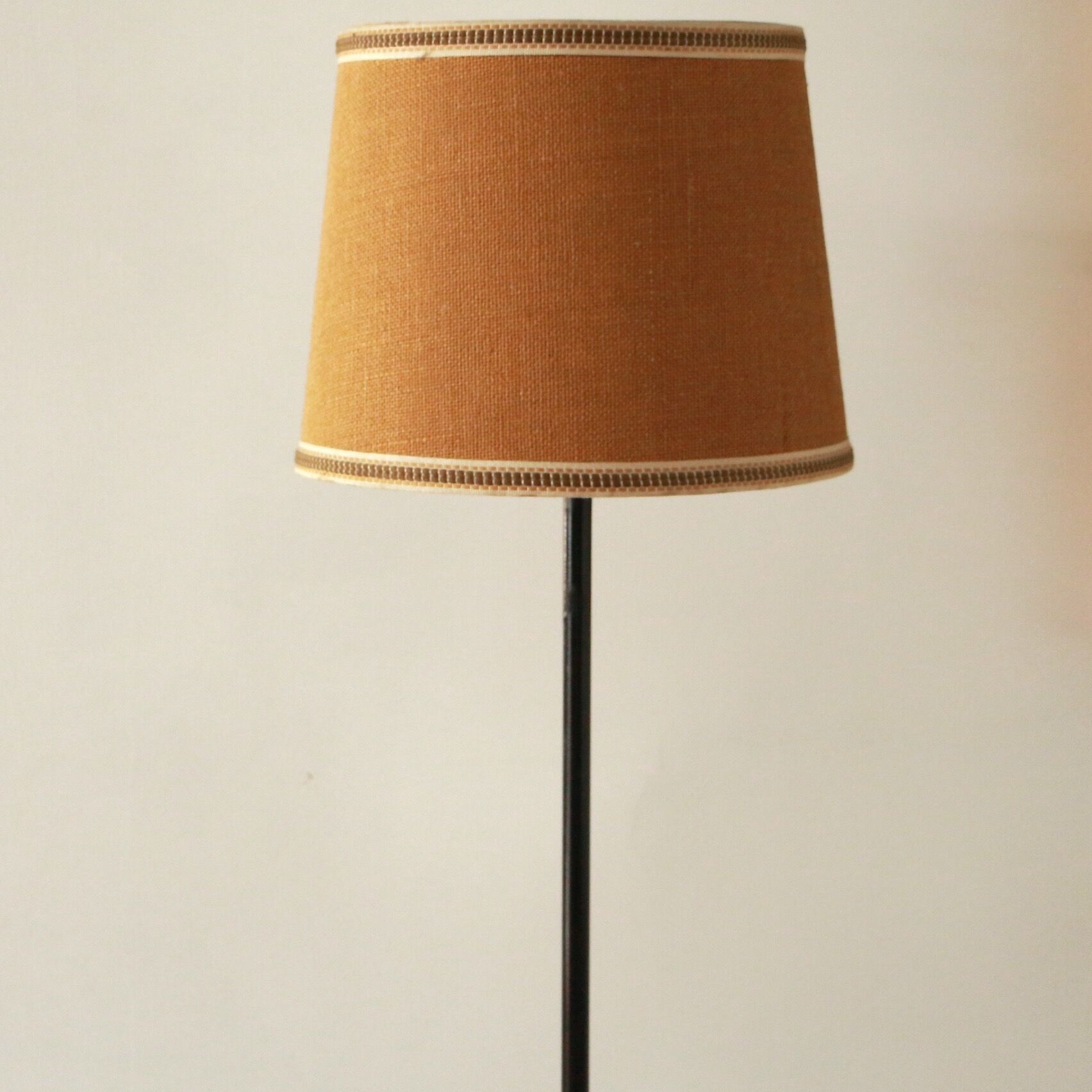 Floor lamp tablet in formica