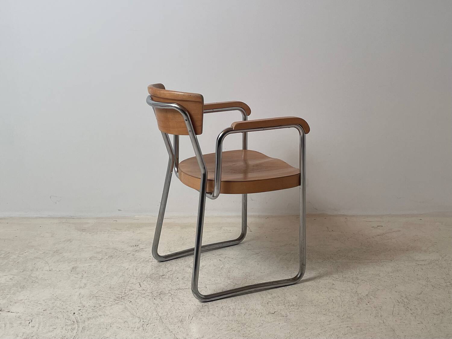Fauteuil cantilever B261 par Émile Guillot édition Thonet