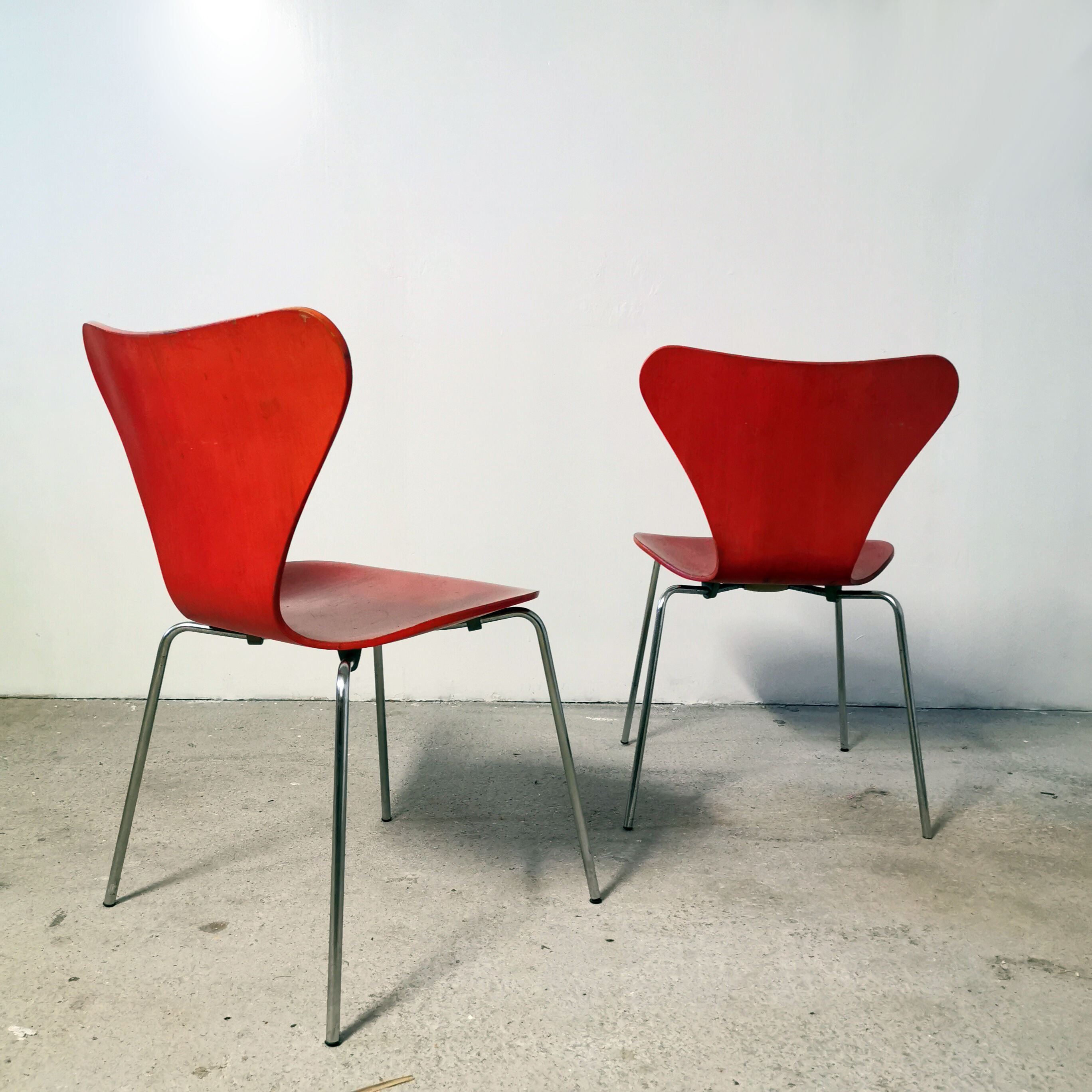 Pair of chairs 3107 by Arne Jacobsen for Fritz Hansen, 1976
