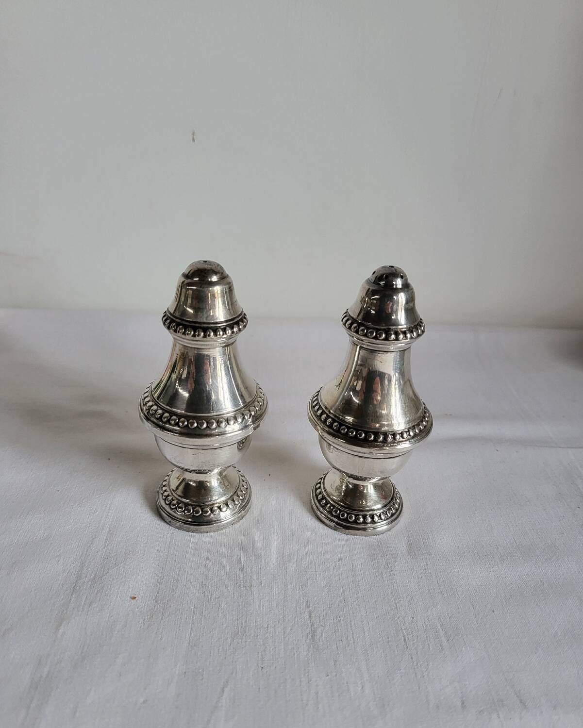 Salt and Pepper Shaker Set in Silver-Plated Metal