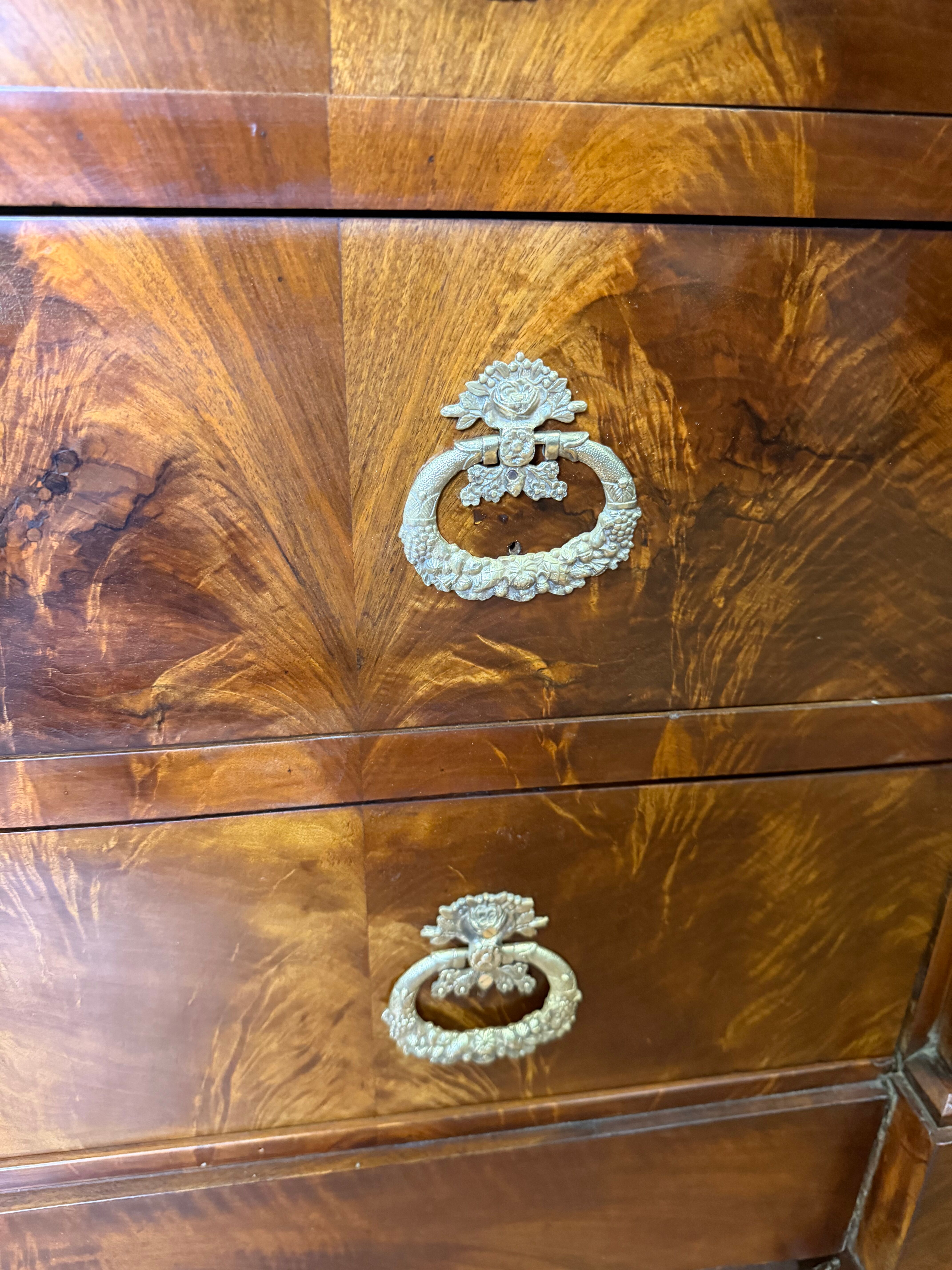 commode d'époque Restauration à Crosses