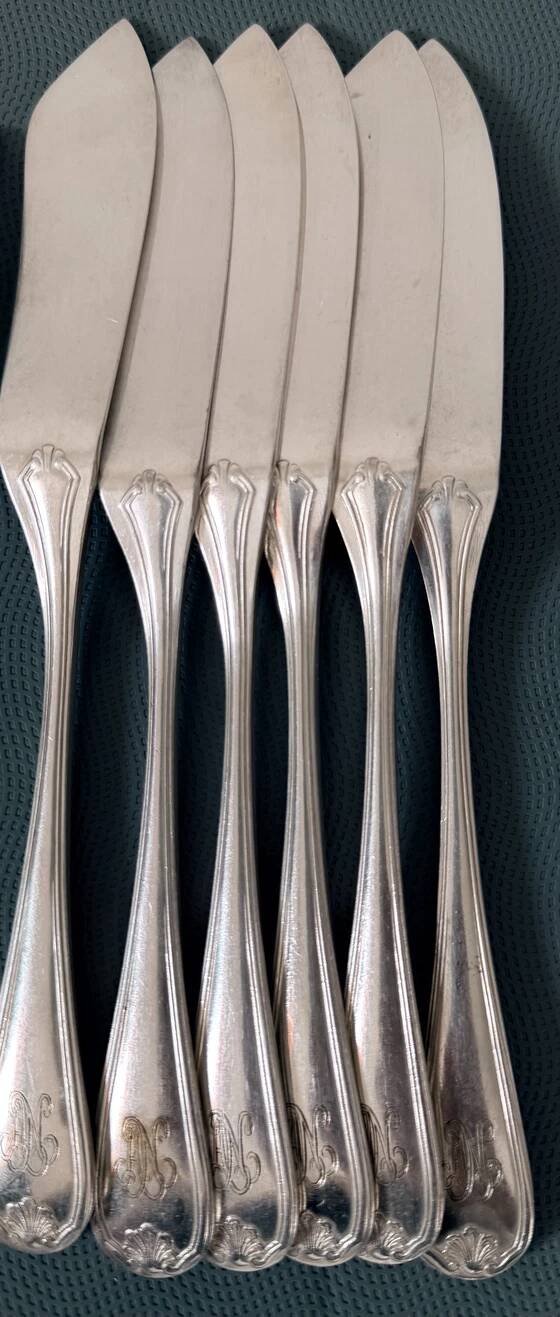 Elegant 24-piece fish service – Marot Bérain pattern in silver-plated metal