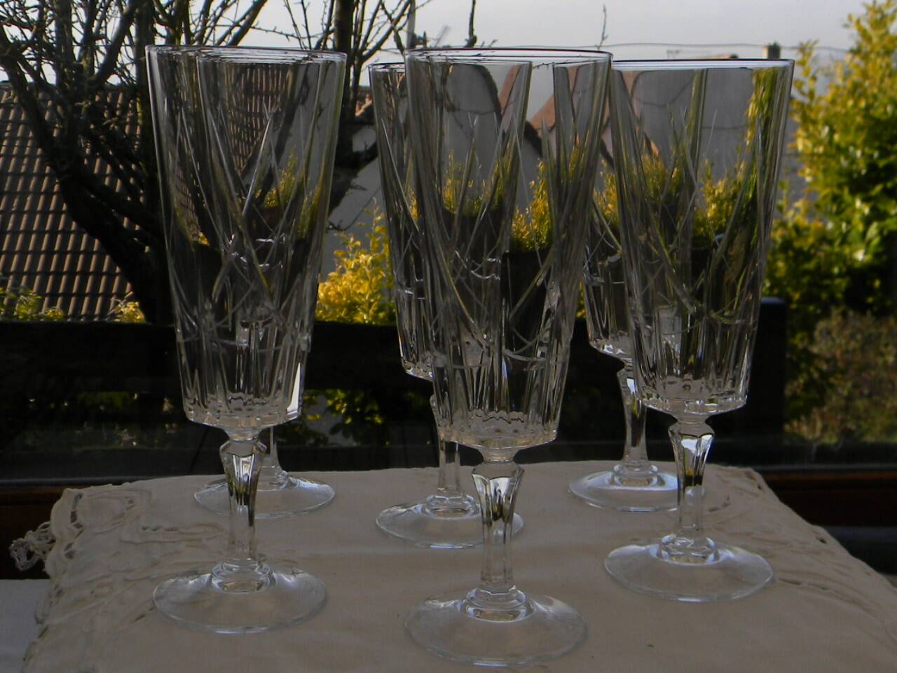 Lot de 6 flûtes à champagne en cristal.