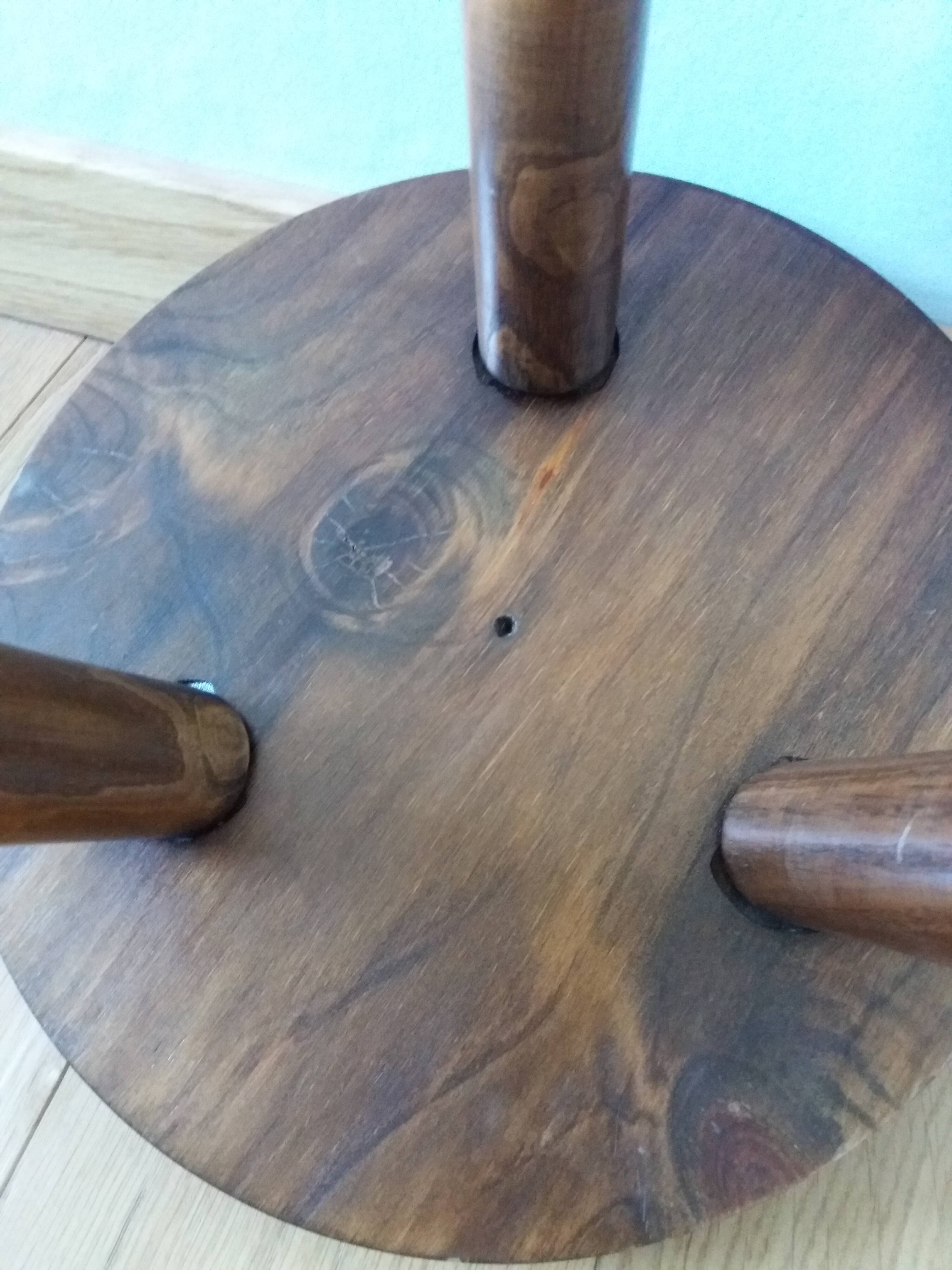 Tabouret tripode pieds crayon