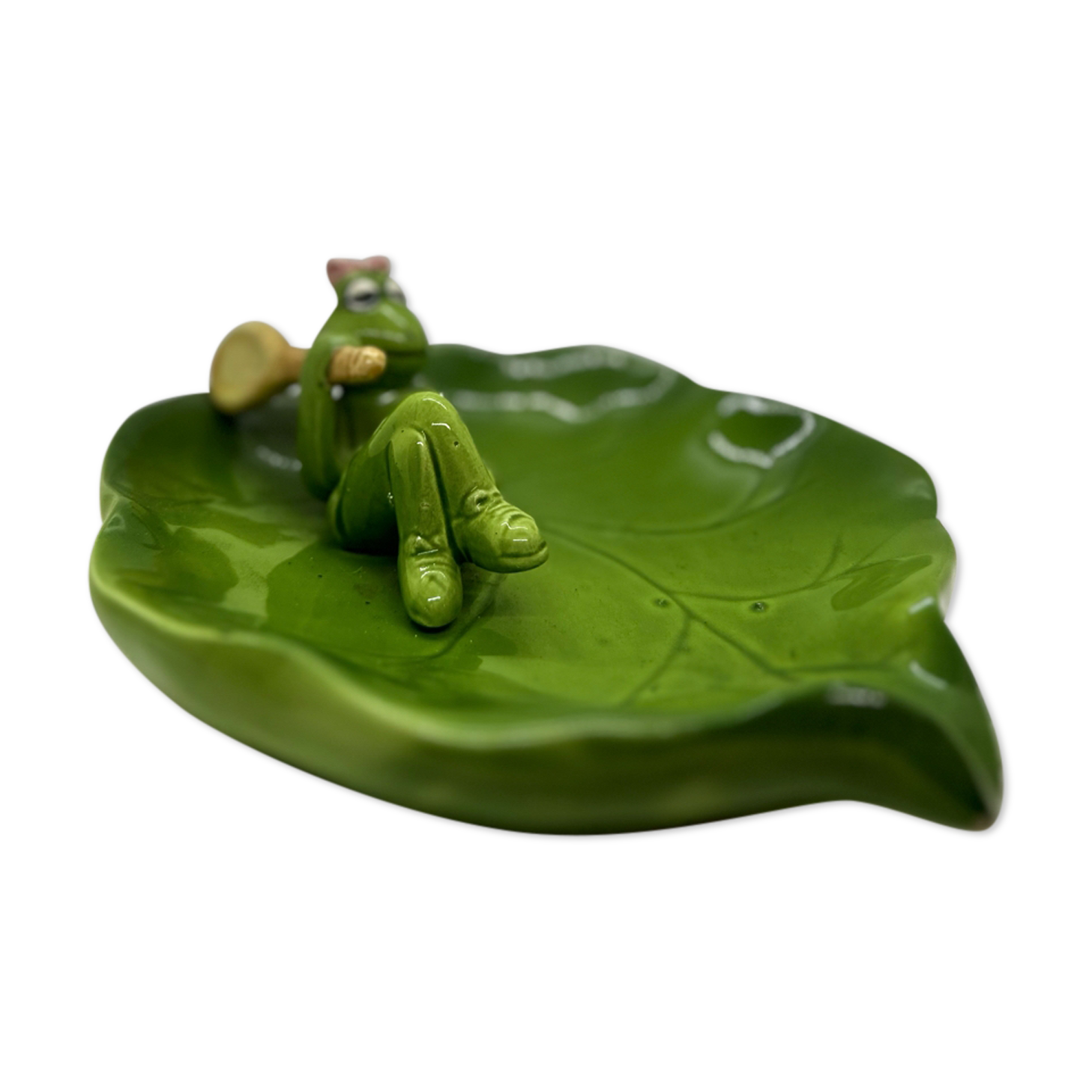 Water lily shaped ashtray